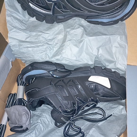 Balenciaga Black Athletic Shoes with Chunky Midsole - Picture 1 of 9